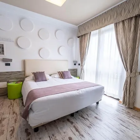 Hotel Hotiday Dormelletto